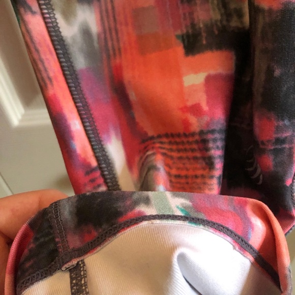 Colorful Cropped Leggings - Picture 6 of 8